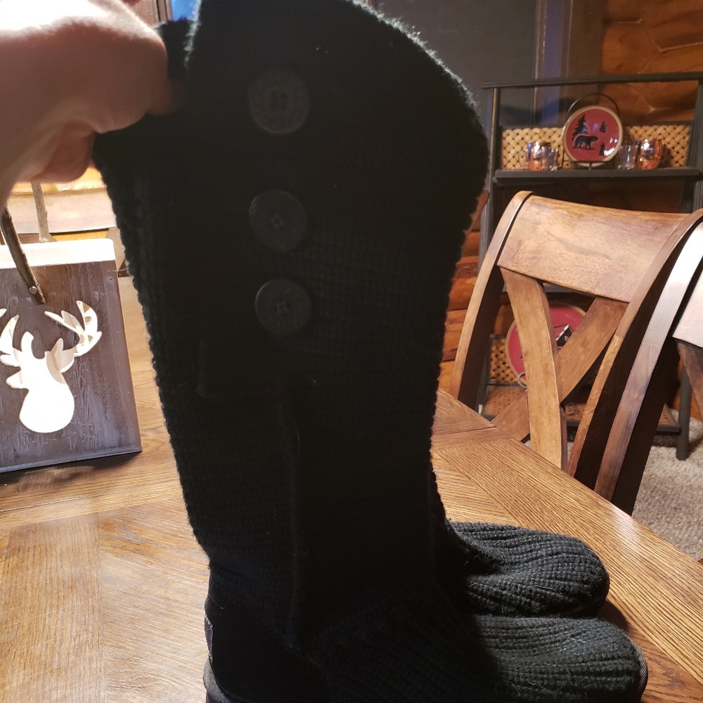 Size 9 tall sweater UGGS